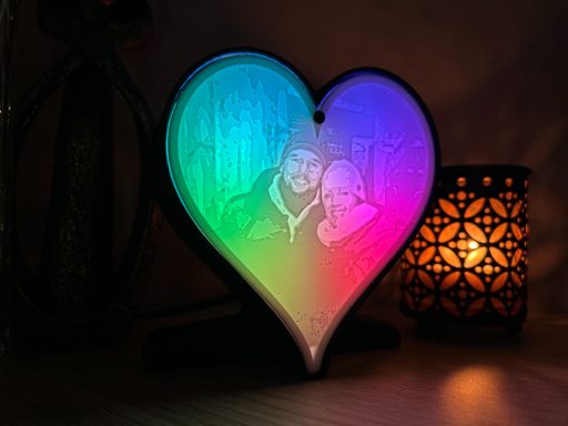 Zwarte hartjeslamp met foto stel - gepersonaliseerd cadeau van Luminez Delft